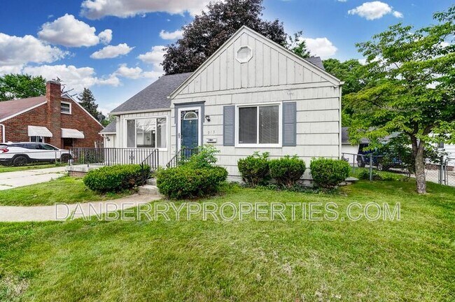 Foto del edificio - 915 Independence Rd