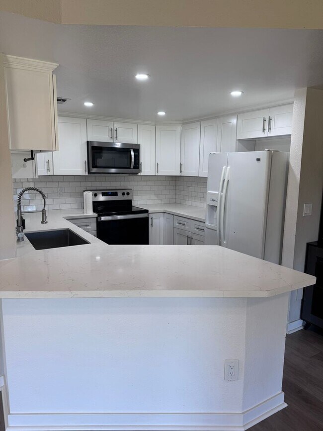Foto del edificio - Rare Upgraded 3 Bedroom Home in Bonsall