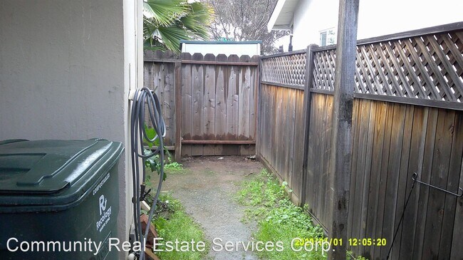 Building Photo - 1 br, 1 bath House - 104 Walnut Street Vac...