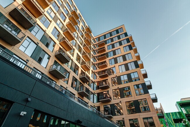 Building Photo - Horizon West