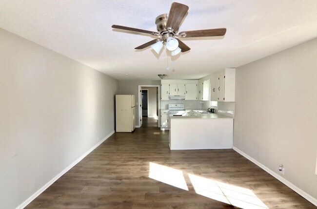 Building Photo - Cozy Duplex in Kannapolis