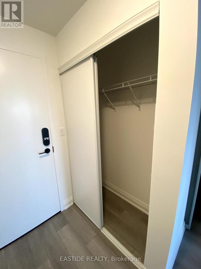 Building Photo - 56-2656 Andre de Grasse St