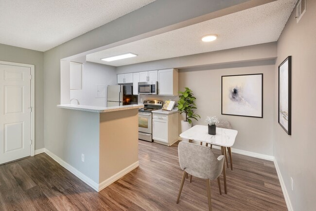 Building Photo - Greentree Village