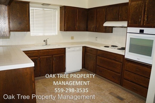 Foto del edificio - 3 br, 2 bath House - 2400 E. Sierra