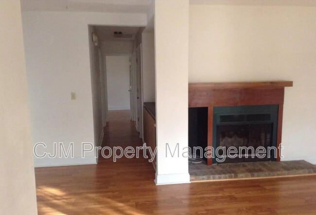 Building Photo - 116 Etling Ave