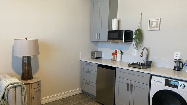 Foto del edificio - 16068 Crofton Spgs Wy