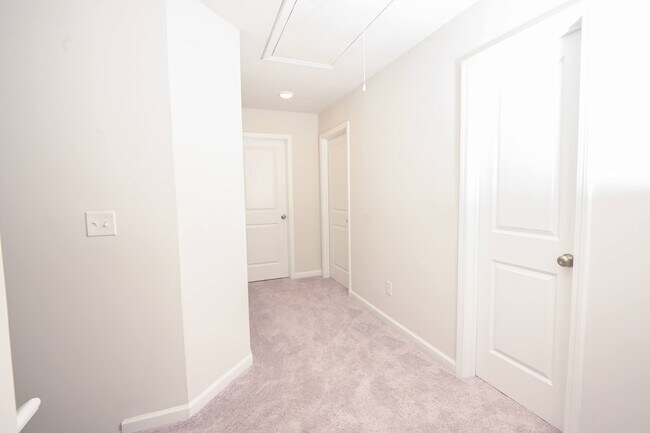 Building Photo - 2924 Ridgeview Dr SW