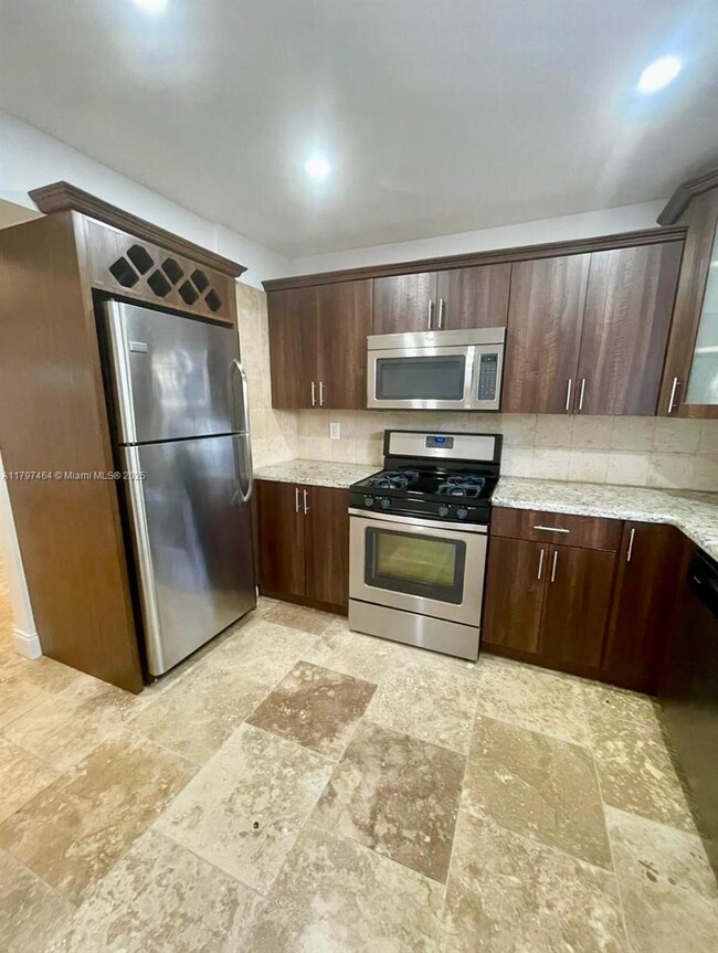 Building Photo - 6979 SW 110th Ct