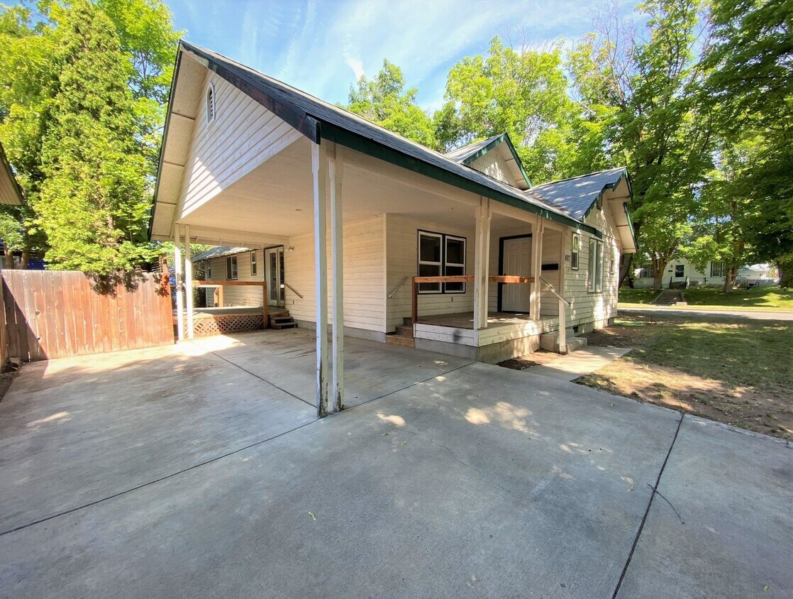 Foto principal - 3 Bed, 2 Bath 1 block from CWU