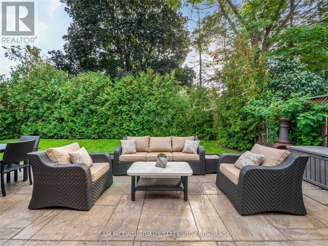 Building Photo - 2212 Florian Rd