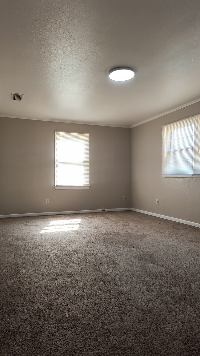 Building Photo - 3109 Daffodil Dr