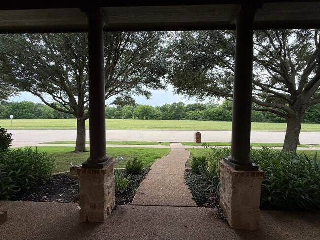 Foto del edificio - 518 Creekside Dr