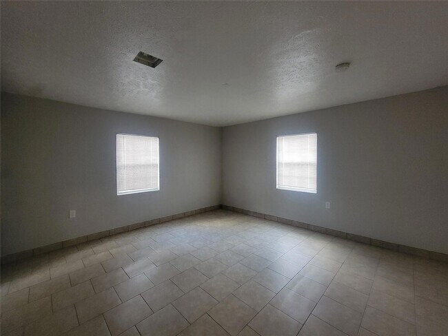 Building Photo - 9204 Dale Ln Ct