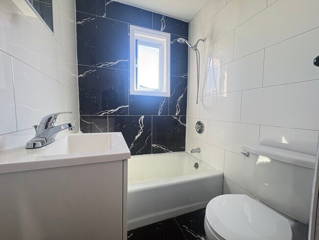 Foto del edificio - 72 Rose Ave