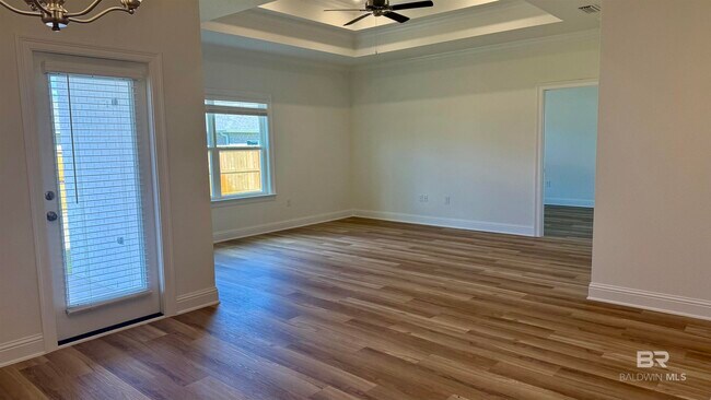 Foto del edificio - 384 Parkerman Ave