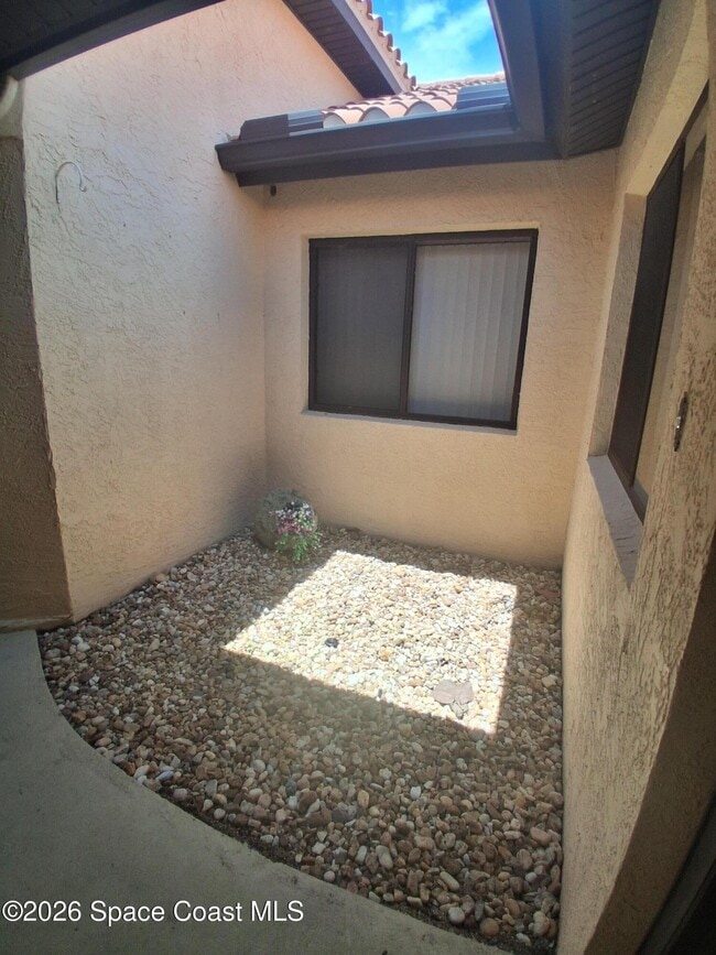 Building Photo - 613 Manatee Dr