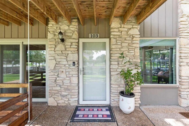 Building Photo - 1500 Ranch Rd 1431