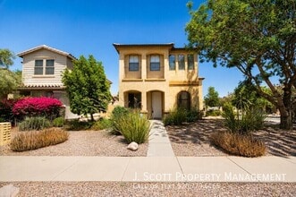 Building Photo - 4172 E Santa Fe Ln