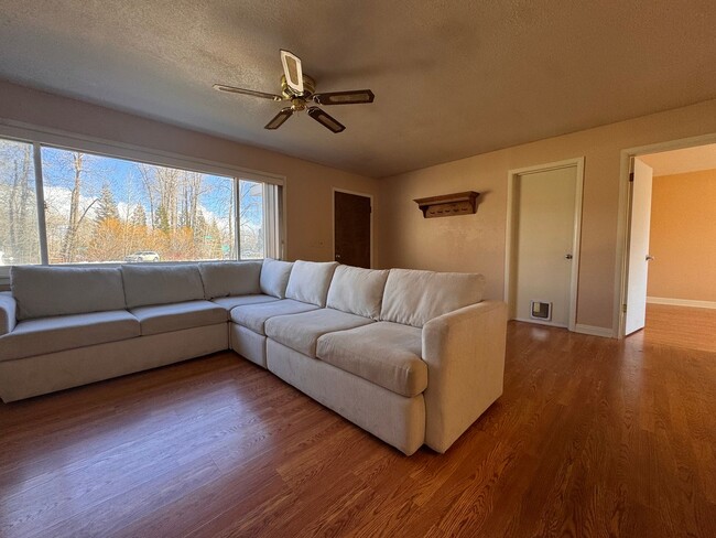 Building Photo - 330 2nd Ave