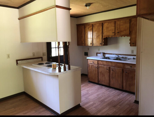 Building Photo - 611 W Camp Ave