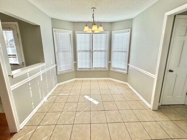 Building Photo - Spacious 4 bedroom 2.5 Home in Cordova, Av...