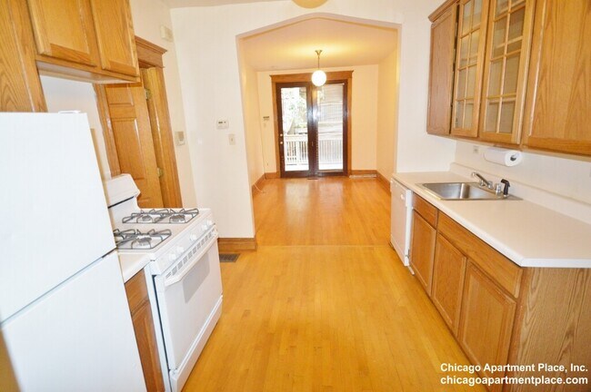 Foto del edificio - 638 W Drummond Pl
