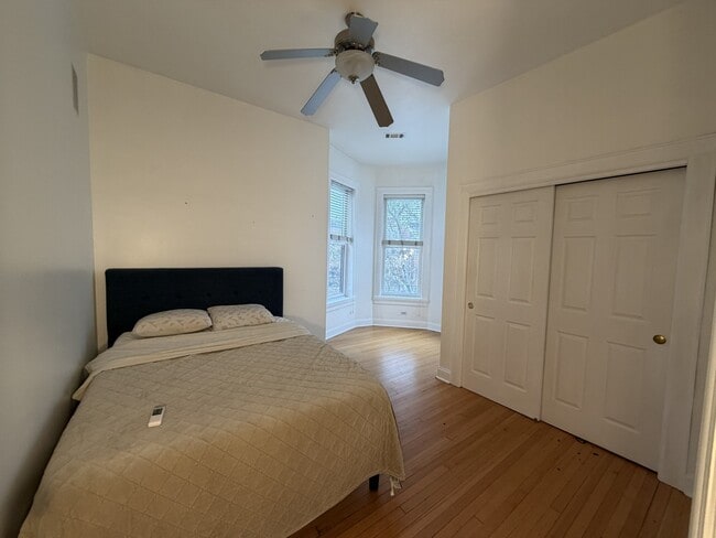 Foto del edificio - 1049 W Altgeld St