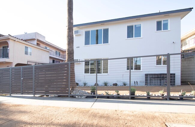 Building Photo - 4019 Oakwood Ave