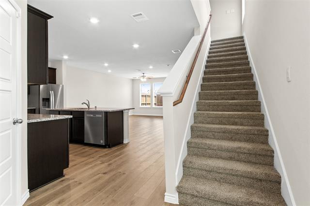 Building Photo - 712 Lone Rock Dr