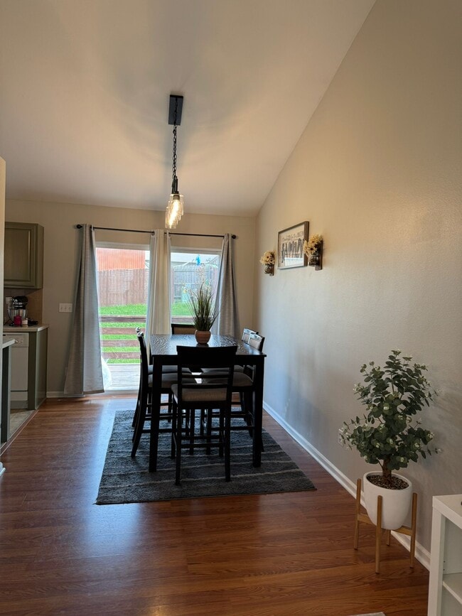 Foto del edificio - 16119 Cherrywood St