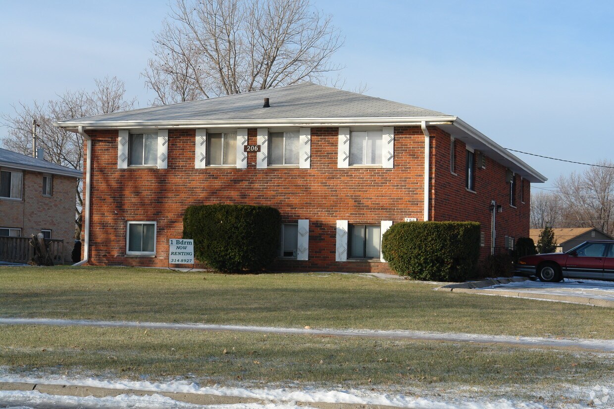 Building Photo - 206 NW College Ave