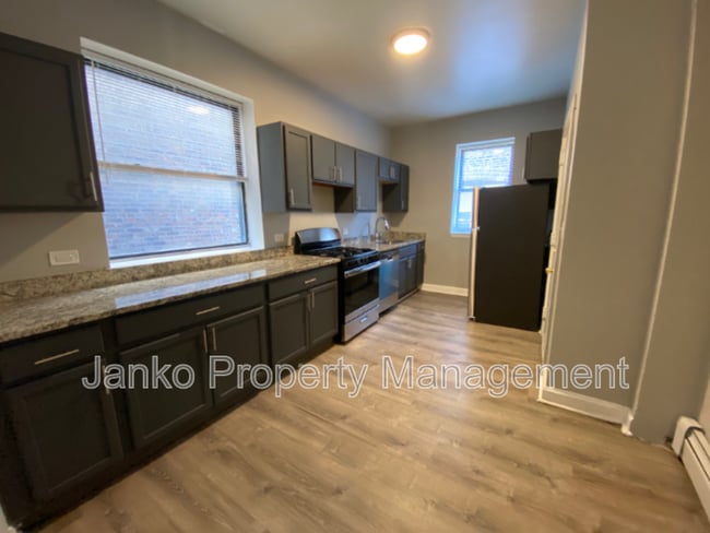 Foto del edificio - 5647 W Washington Blvd