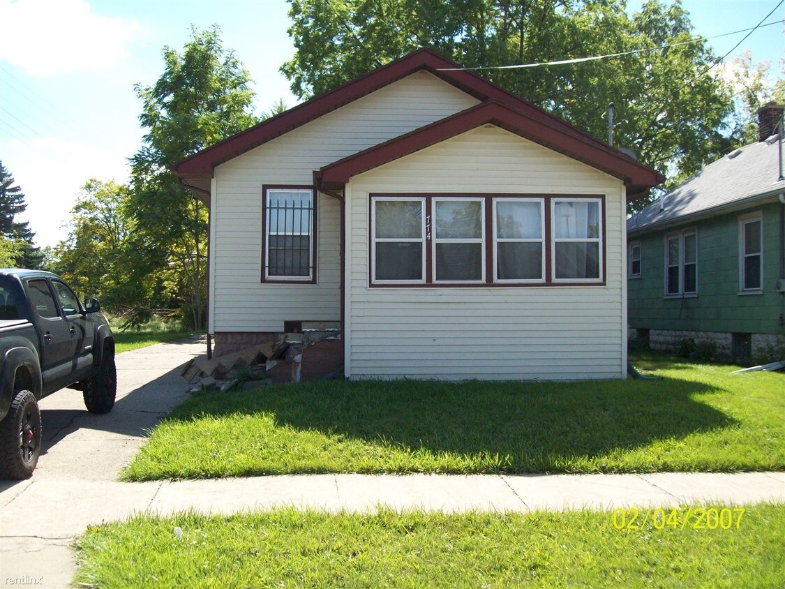 Primary Photo - 774 E Carpenter Rd