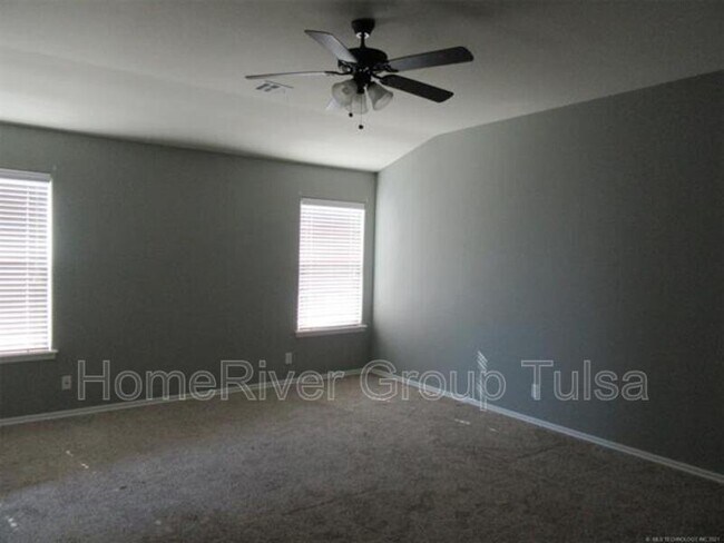 Building Photo - 11117 N 145th E Pl