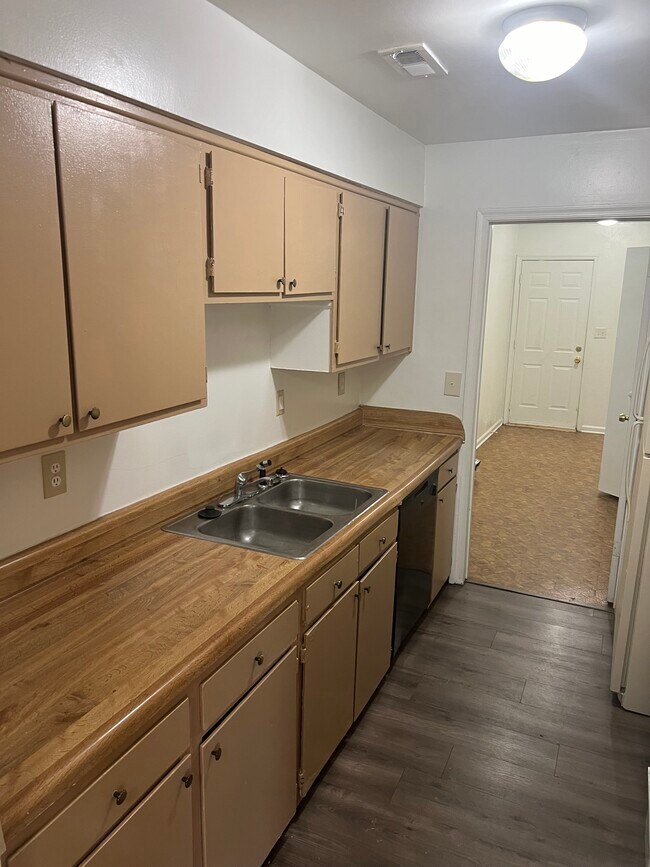 Building Photo - 6093 Camellia Dr