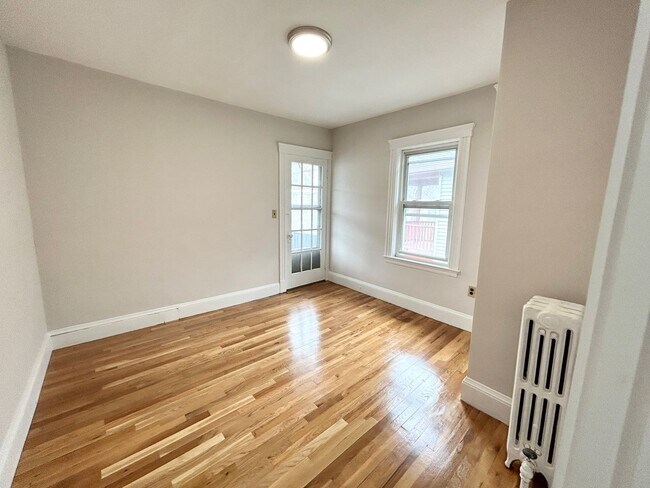 Building Photo - Mission Hill Modern 4bed Apartment  with laundry - September 1 move in