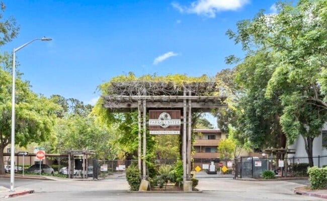 Building Photo - Desirable Park Webster Gated Community in ...