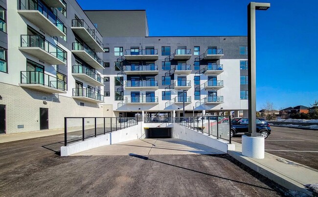 Photo du bâtiment - 1936 Rymal Rd E