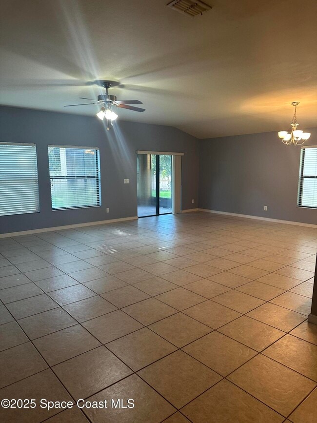 Foto del edificio - 464 Dryden Cir