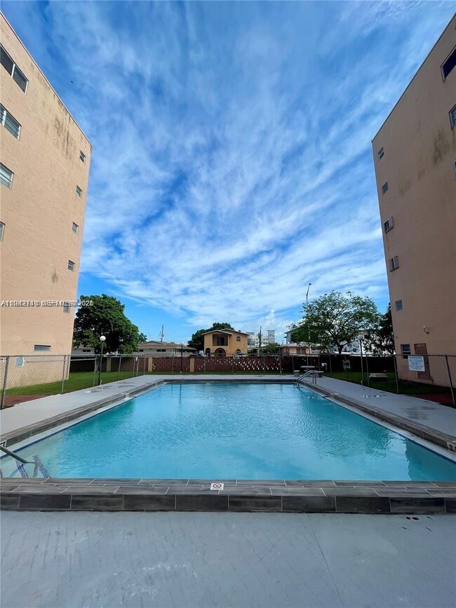 Foto del edificio - 440 E 23rd St