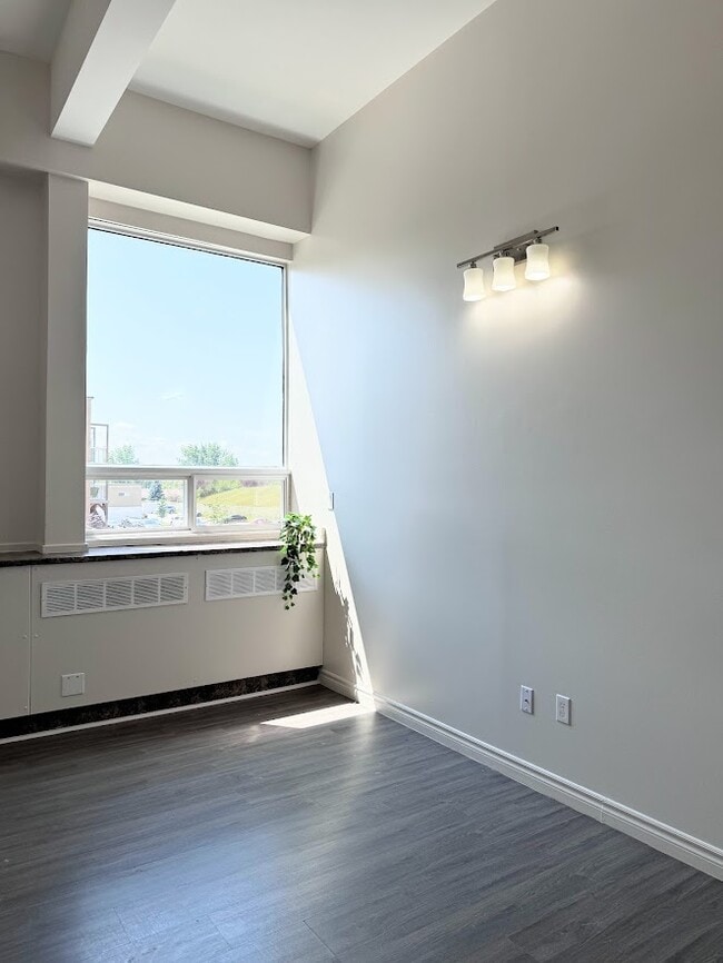 Photo du bâtiment - 323 2nd Ave N