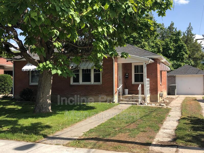 Primary Photo - 364 East Ln