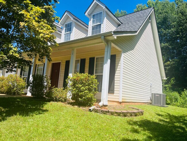 Building Photo - Beautiful 3 bedroom, 2 bathroom home locat...