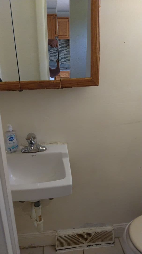 Building Photo - 2 BED, 2 BATH BEAUTIFUL UNIT CLEVELAND!