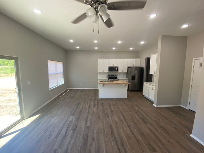 Building Photo - Great spacious home in Willard