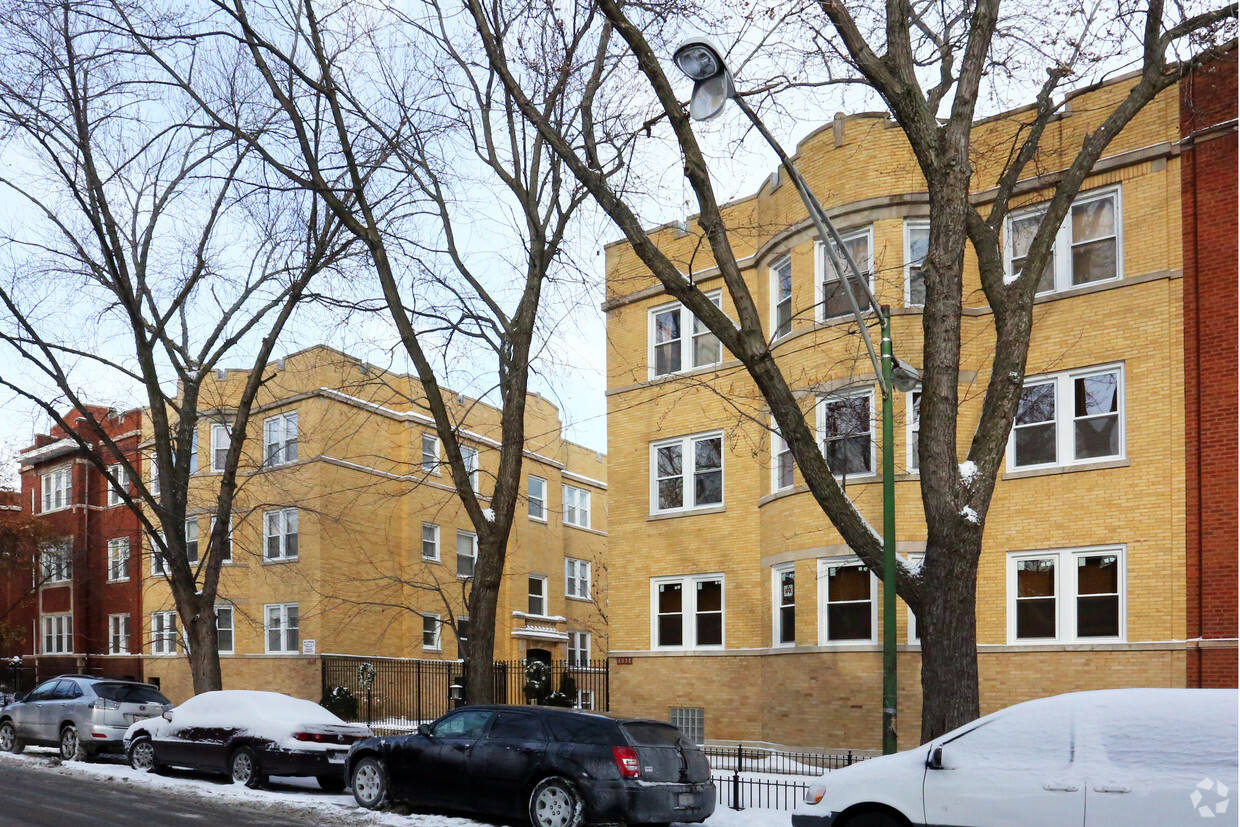 Building Photo - Rogers Park Courtyard