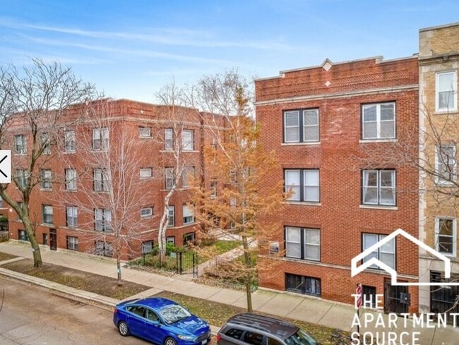 Building Photo - 855 W Cornelia Ave