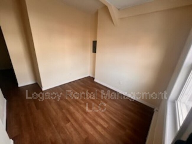 Foto del edificio - 116 E Broad St