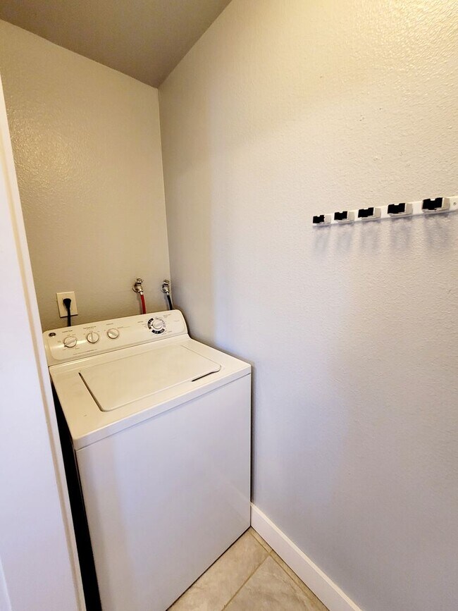 Foto del edificio - G St. 4Plex