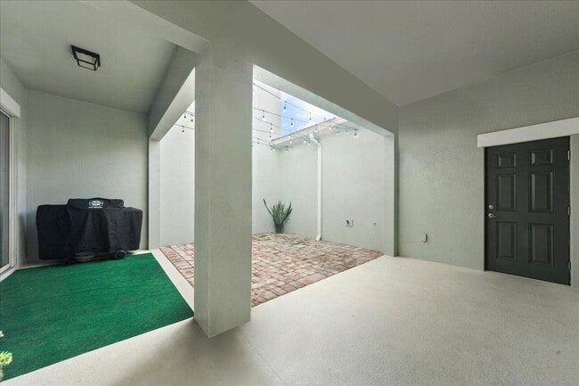 Building Photo - 4938 Sprint Cir